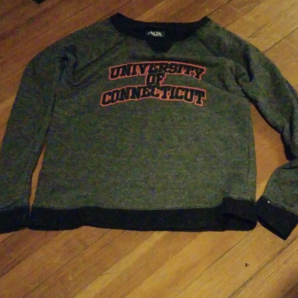 University of Connecticut, Alta Gracia, size small